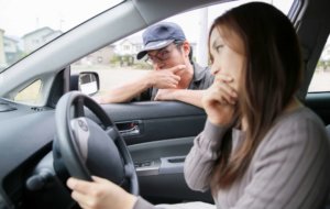 車のウォッシャー液が出ない！補充の仕方について