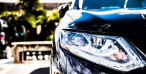 黒い車の洗車の仕方と傷つけないコツや頻度について