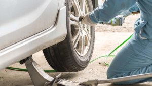 タイヤのスリップサインは何を見れば良い！？