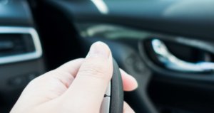 車のエンジンかけっぱなしでロックすることはできる！？